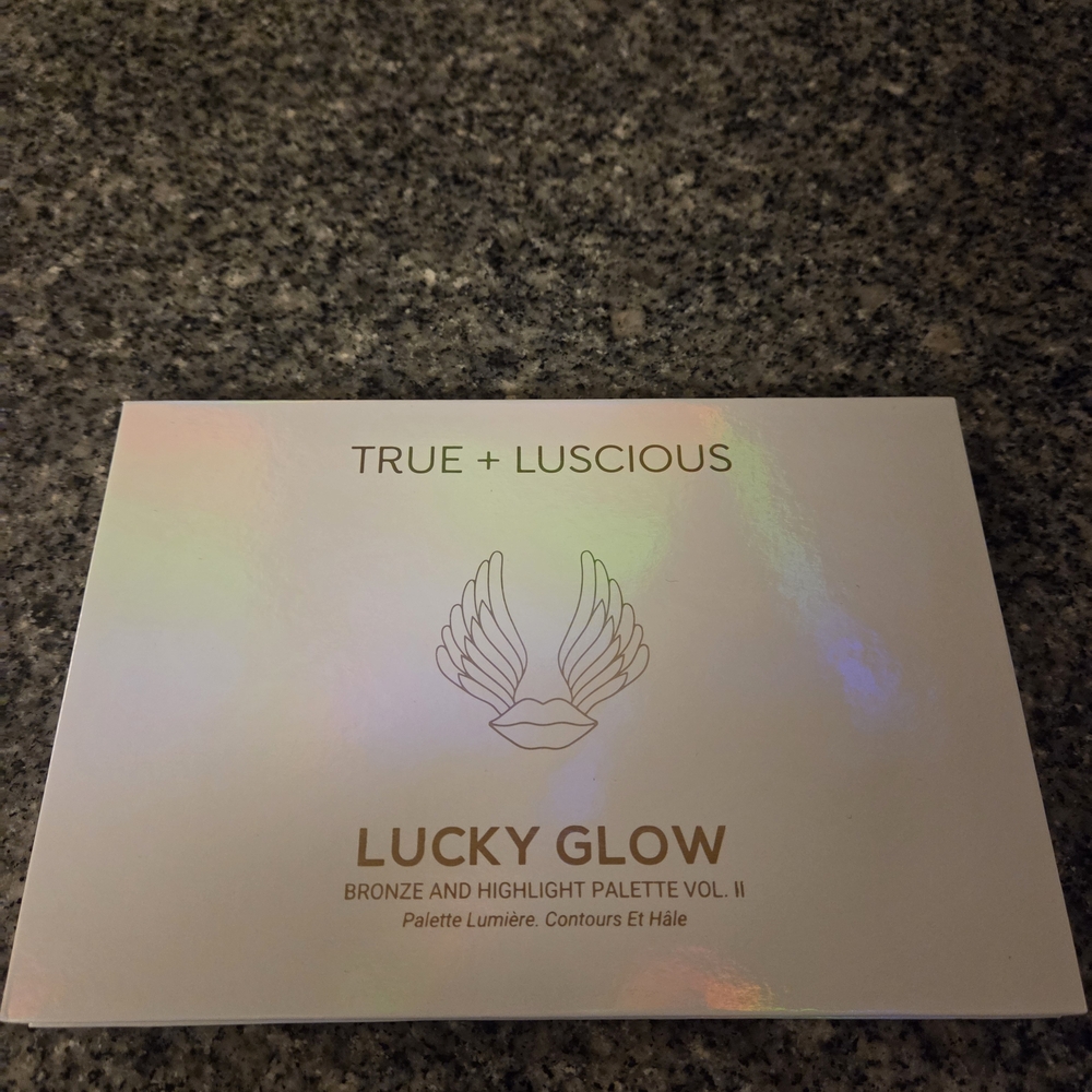 True + Luscious Lucky Glow Palette